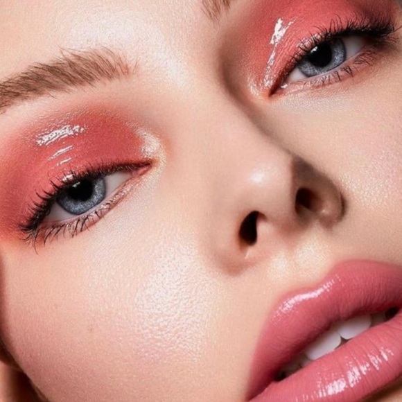 KVD Beauty XO Lip Gloss in Petinia 30 2.7ml/.091 FL OZ - Picture 7 of 12